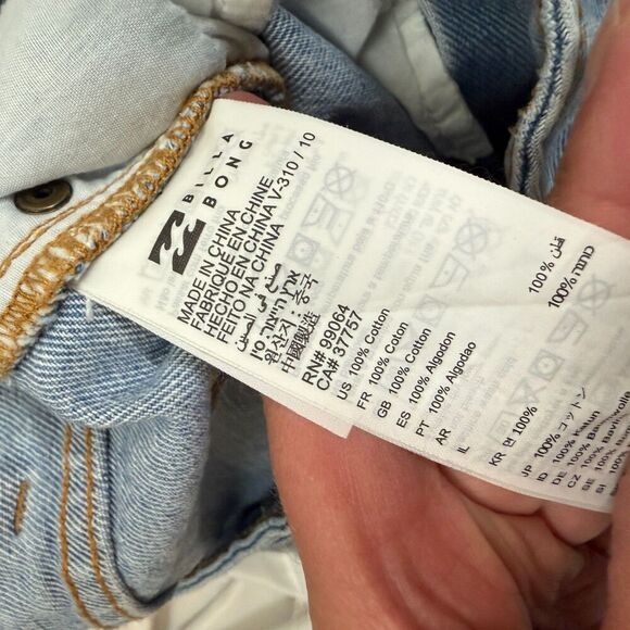 Billabong Women's Faded Denim Wash How Bout That Denim Shorts Size 26 - Picture 5 of 8